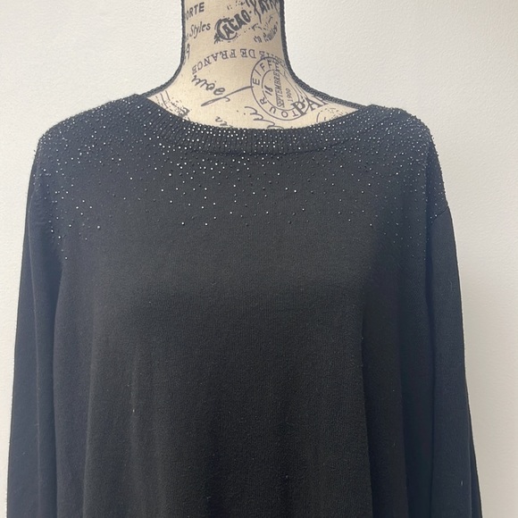 In good used condition Woman’s Cable & Gauge sweater. Size is 2X. - Picture 5 of 16